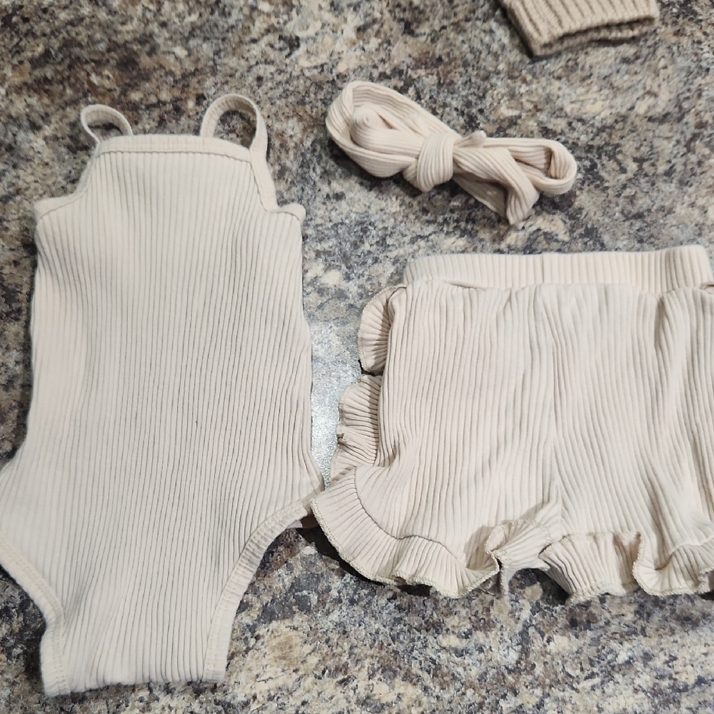 SHEIN Kids Cream Ribbed Overalls Set - Picture 7 of 7